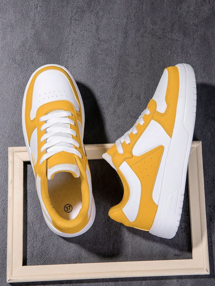 Unisex Minimalist Casual Sneakers